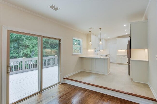 Building Photo - 770 Crest Valley Dr NW