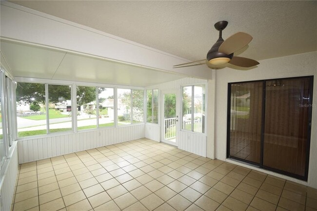 Building Photo - 5955 Chickadee Dr