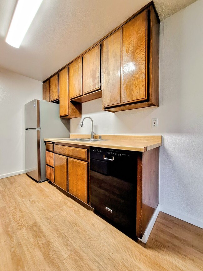 Building Photo - Beautiful 2bd Condo In Gated Community With Pool, Gym, and On-site Laundry