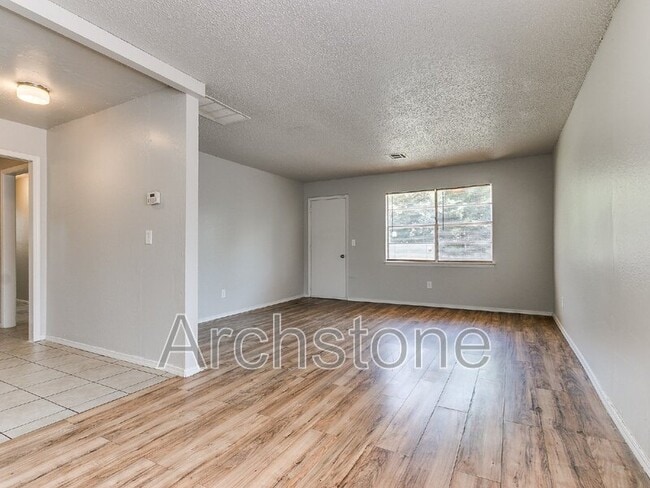 Building Photo - 8814 NE 13th St