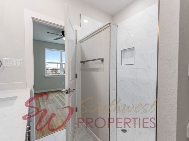 Building Photo - Gorgeous 3 bedroom townhome with a quick, easy walk to TSU campus!