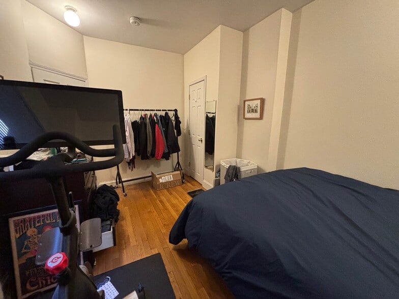 Building Photo - 19 Irving St