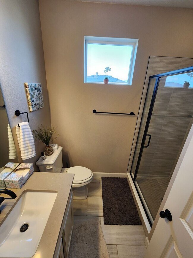 Building Photo - Stunning 4-Bed, 3-Bath Home with Modern Up...