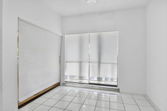 Building Photo - 7690 Solimar Cir