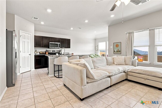 Building Photo - 1261 Lindsey Dr