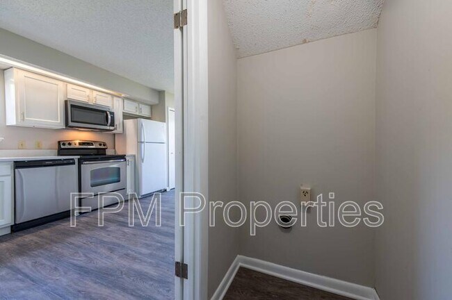 Building Photo - 890 Hibiscus St
