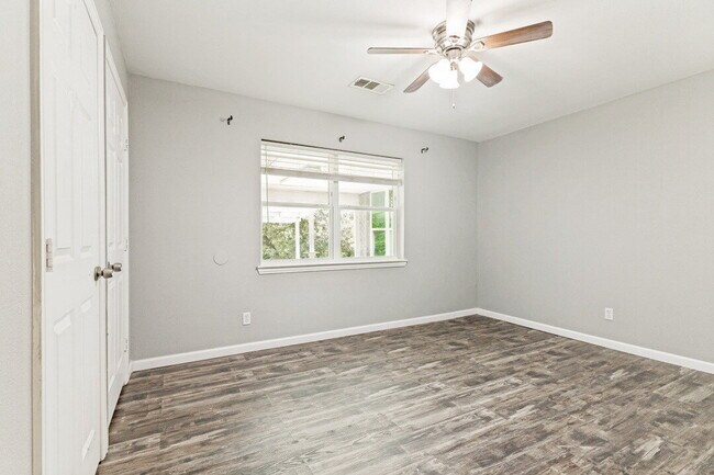 Building Photo - "Discover Spacious Comfort: 4-Bed, 2-Bath Home on Rockhill Road, Fort Worth!"