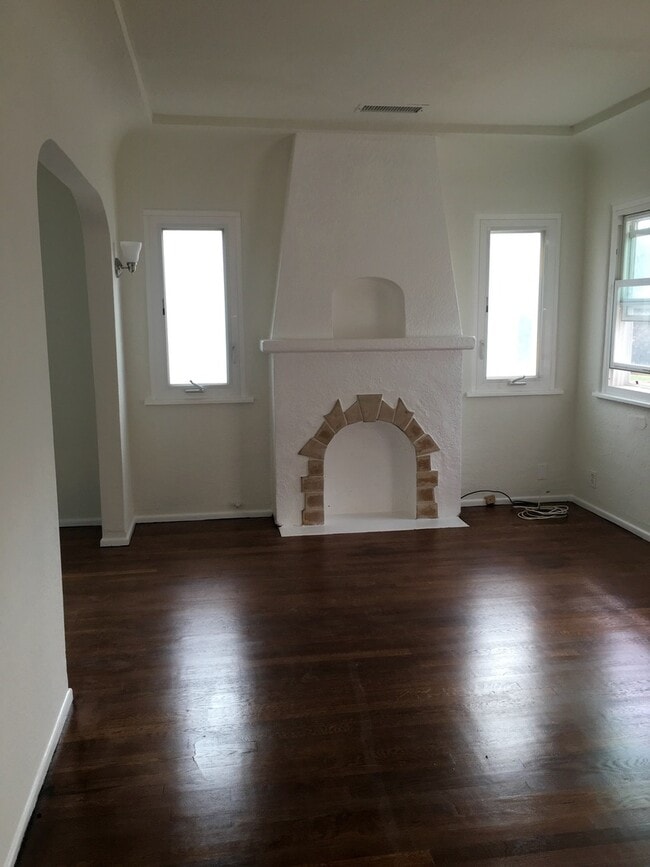 Building Photo - 605 1/2-742-742 Virginia St