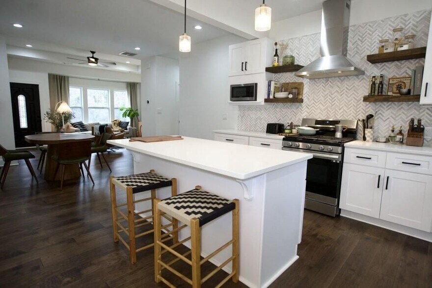 Building Photo - 1718 Line St