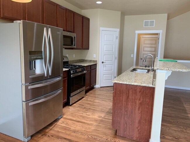 Building Photo - Ranch home with main floor master, 4 bed 3 bath Ranch home in Frederick