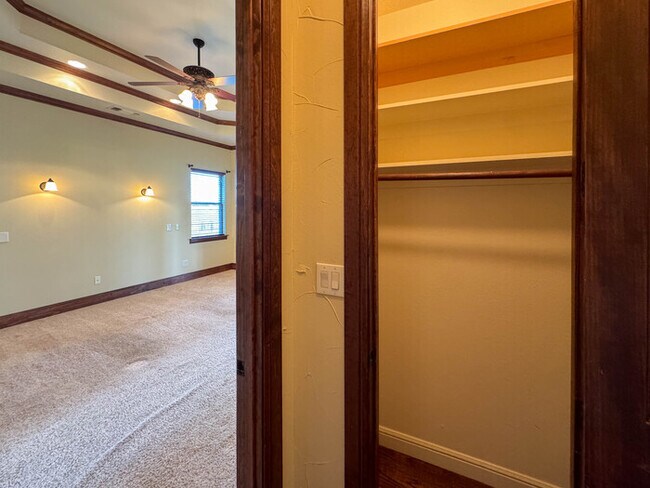 Building Photo - 1559 E Blackjack Rd E