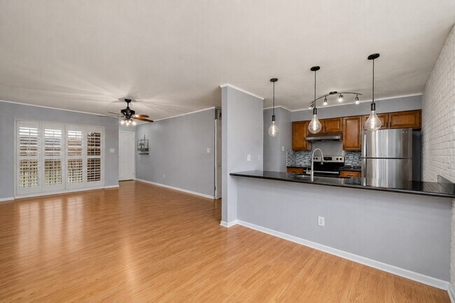 Building Photo - 2615 Marilee Ln