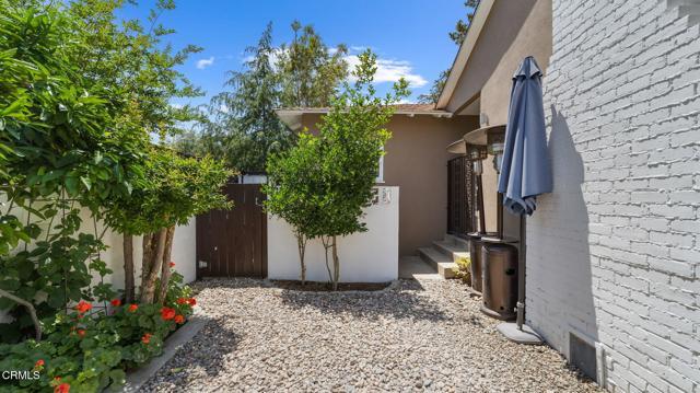 Building Photo - 2030 N Altadena Dr
