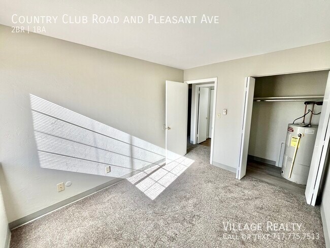 Building Photo - 605 Country Club Rd