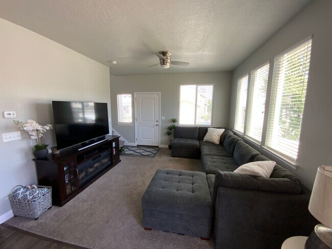 Building Photo - 5549 Dornton Ct