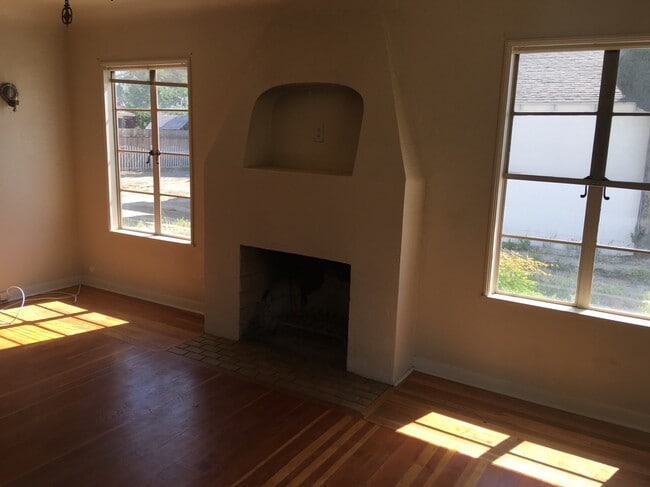 Building Photo - VOGT-120 West Pacheco