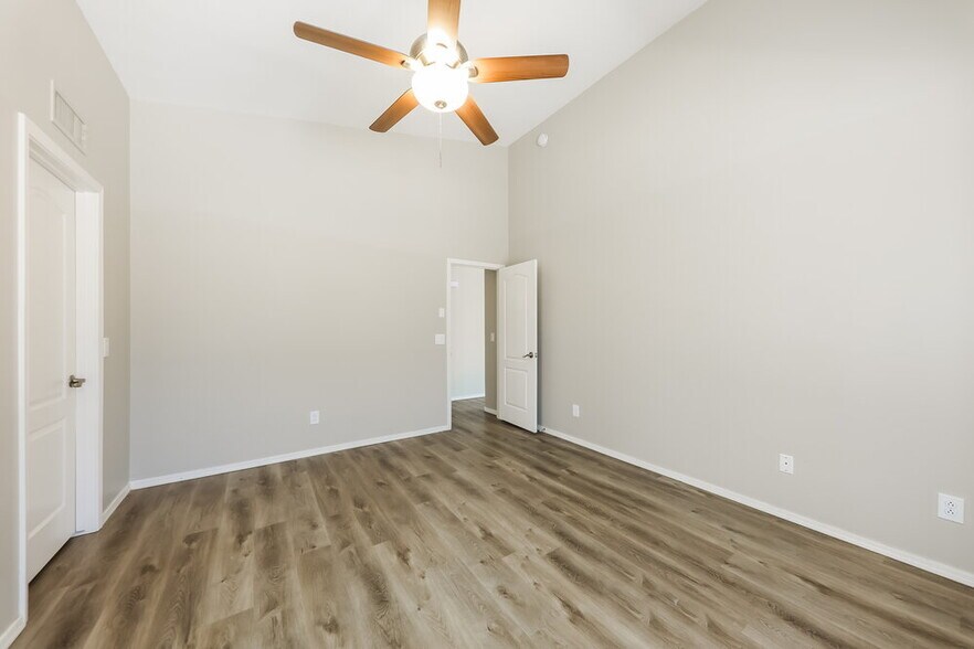 Building Photo - 9847 W Irma Ln
