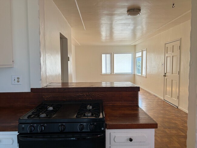 Building Photo - 441 36th St