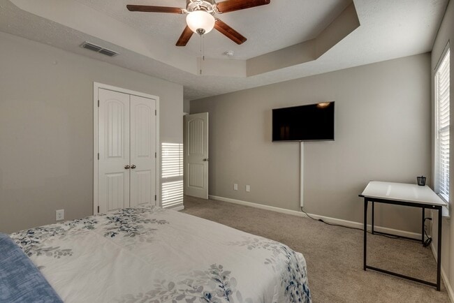 Building Photo - 729 Bradburn Village Way
