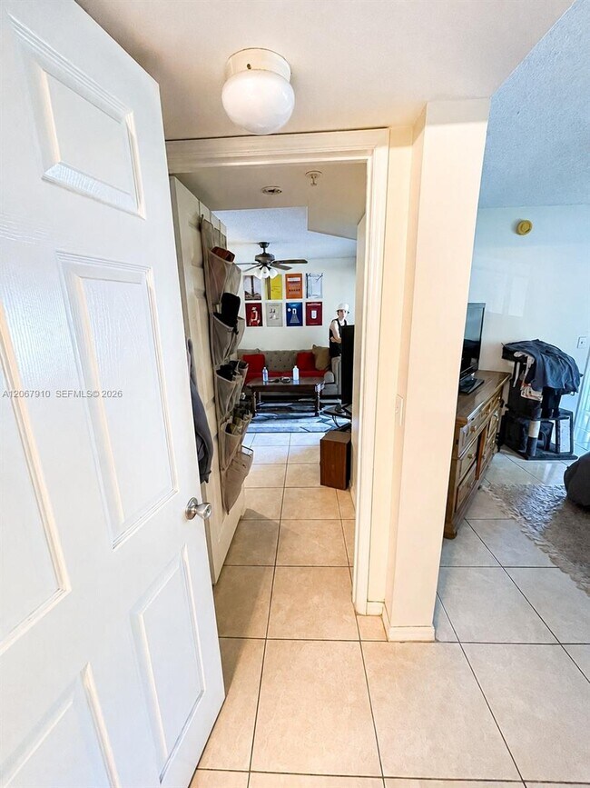 Building Photo - 2457 Centergate Dr