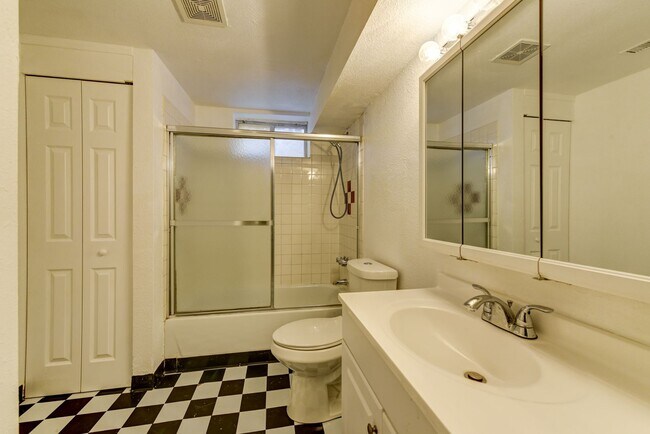 Building Photo - 3873-3883 West 89th Way