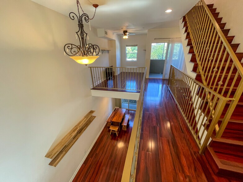 Building Photo - 2027 Beloit Ave