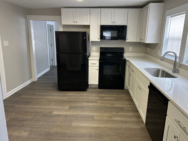 Building Photo - 4031 Sheraton St