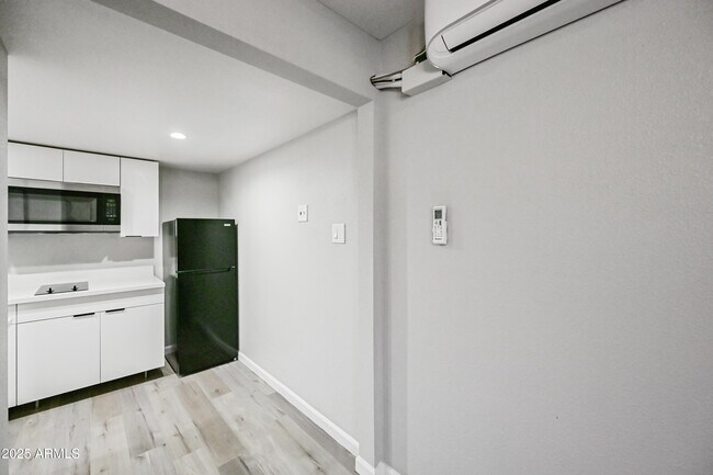 Building Photo - 3025 N 32nd St