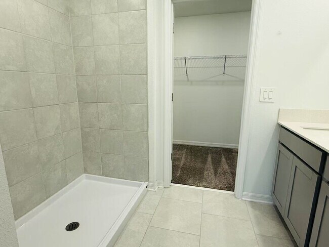 Building Photo - 644 Reggie Rd