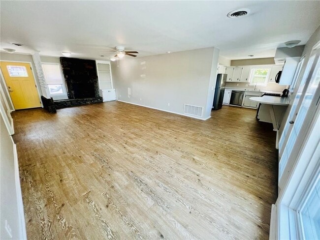Building Photo - 14798 Dutchmans Dr