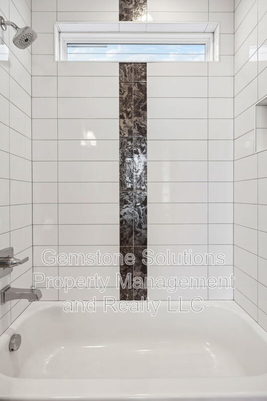 Building Photo - 1609 9th Ave N