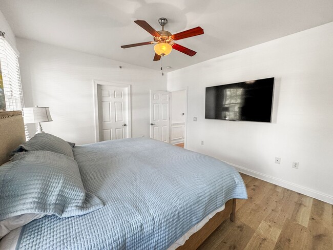 Building Photo - Fully Furnished Waterfront Elegance on Mai...