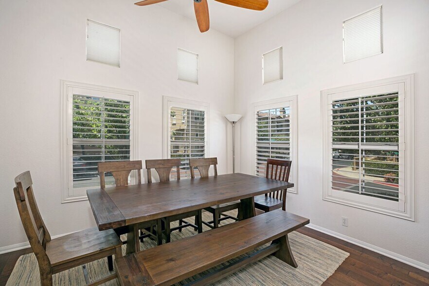 Building Photo - 13325 Via Costanza