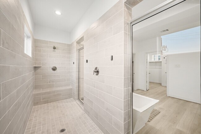 Building Photo - 8906 Covenant Pl