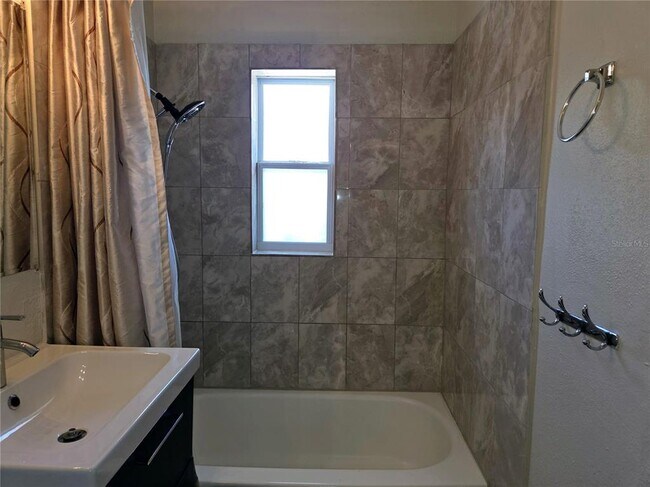 Building Photo - 5616 27th Ave S