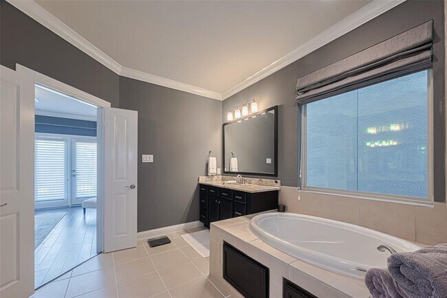 Building Photo - 8418 Oak Leaf Point Dr