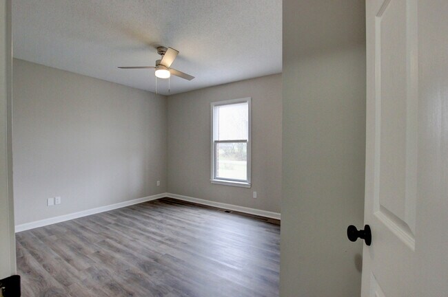 Building Photo - 2481 Clarksville Rd