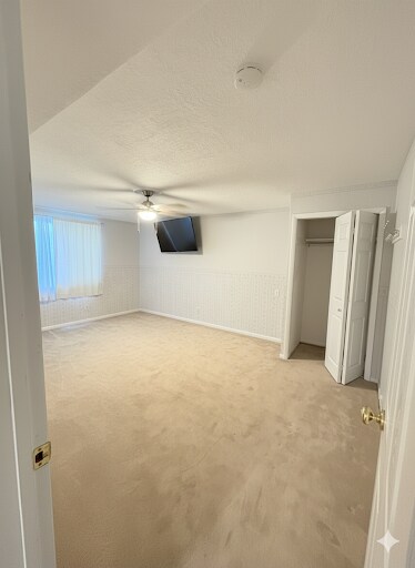 Building Photo - Beautiful Orem home