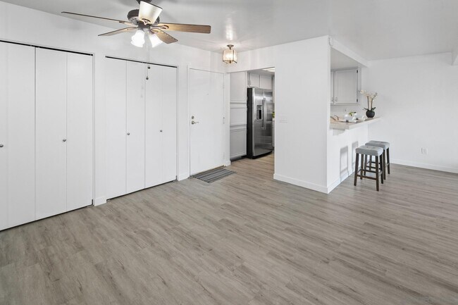 Building Photo - 6877 Caminito Mundo