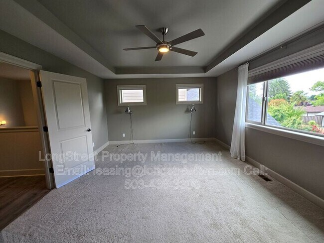 Building Photo - 3338 SE Summerfield Dr