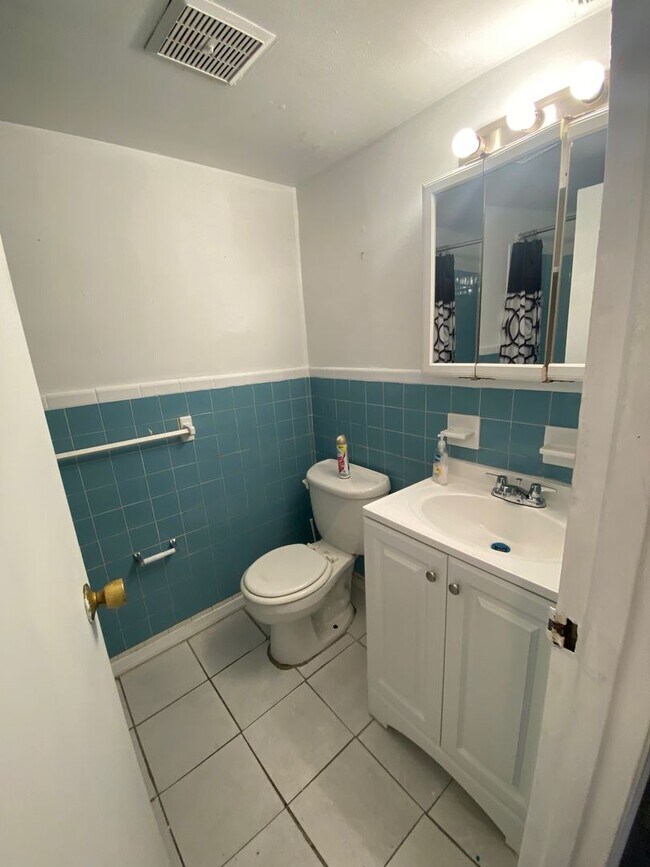 Building Photo - 3025 S 72nd St