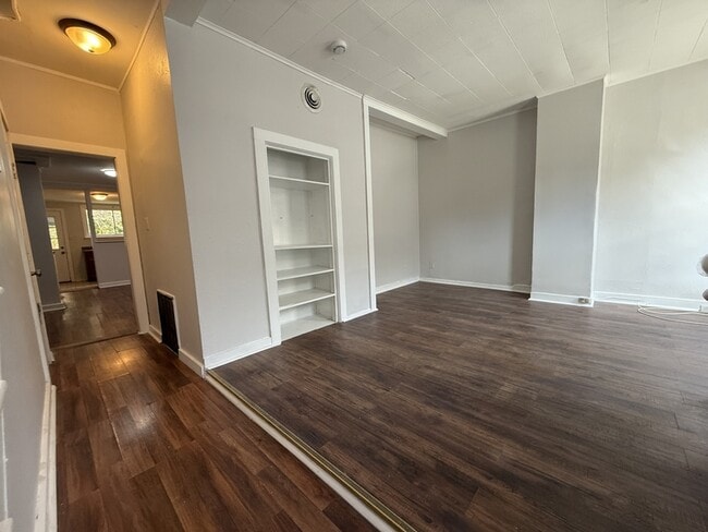 Building Photo - 19 N Lake Ave