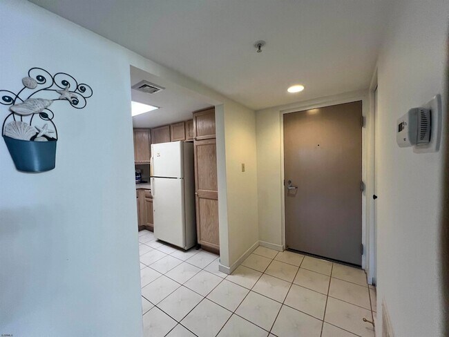 Building Photo - 4310 Dolphin Ave