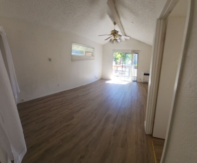 Building Photo - 7 Bedroom 3 bath home close to POLY!!!!