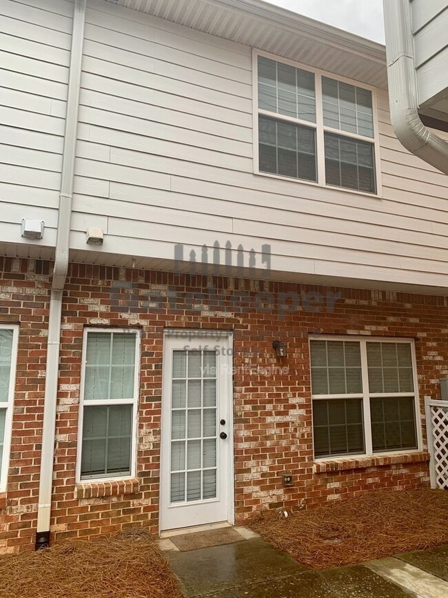 Building Photo - 76 Intown Pl