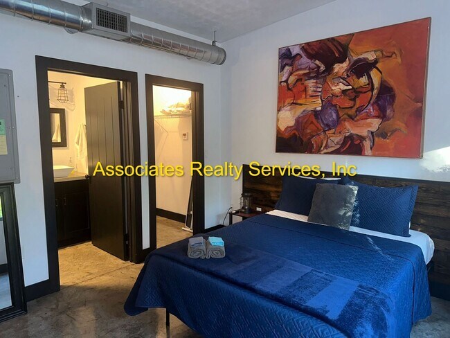 Building Photo - Modern Industrial 2Bed/2Bath Plus Loft in NW Gainesville