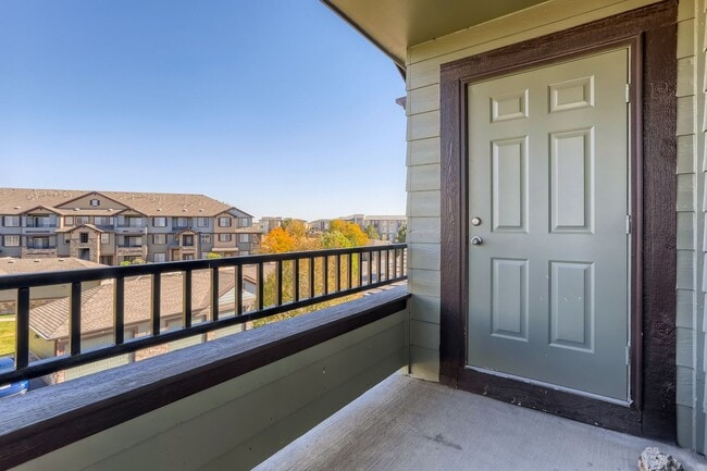 Building Photo - Beautiful 2 Bed 2 Bath Condo near Parkfield Lake Park!