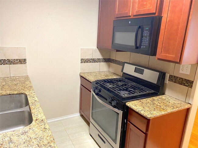 Building Photo - 4001 Austin St