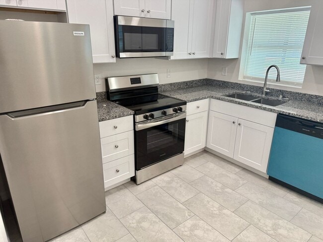 Building Photo - Brand New Home located in the heart of Tampa!