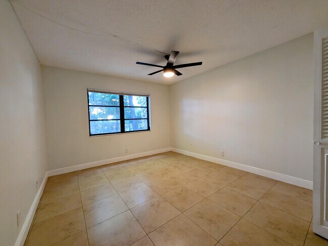 Building Photo - 3119 Oakland Shores Dr